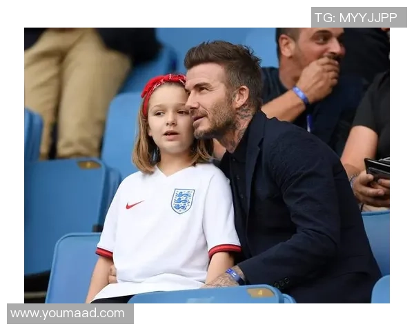 足球巨星女儿小七成长记：星光背后的故事与人生轨迹